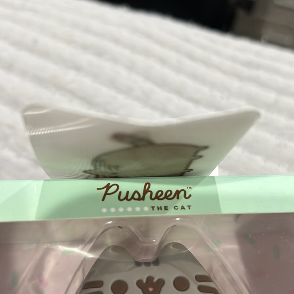 Pusheen AirPods 1/2 case - Picture 11 of 11